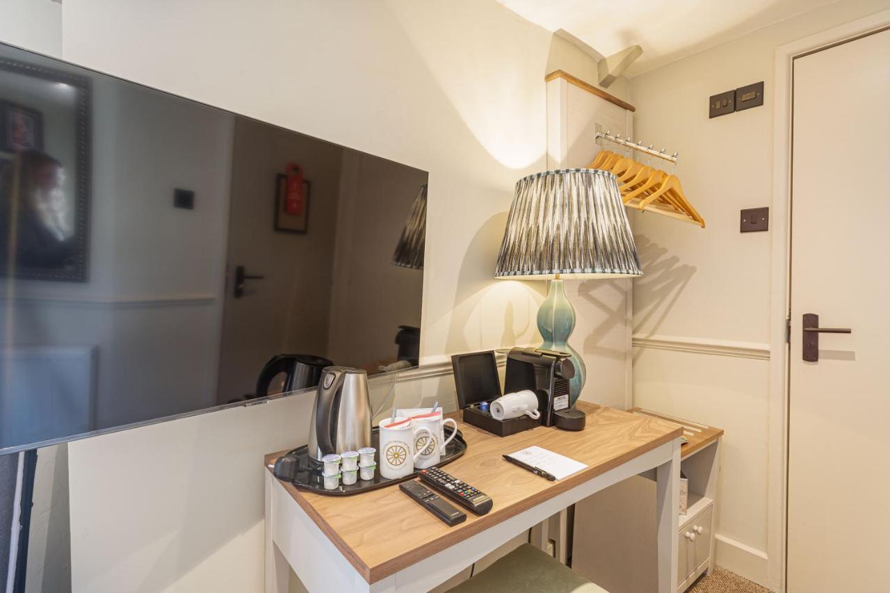 The George Hotel, Amesbury, Wiltshire Extérieur photo