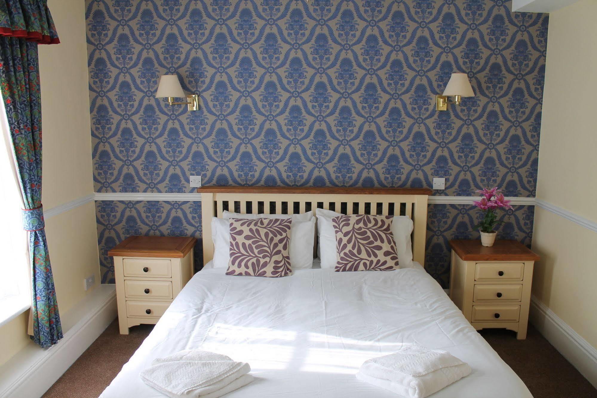 The George Hotel, Amesbury, Wiltshire Extérieur photo