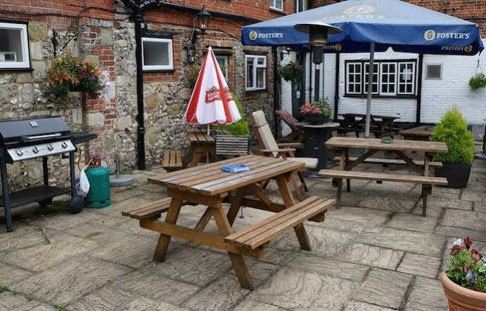 The George Hotel, Amesbury, Wiltshire Extérieur photo